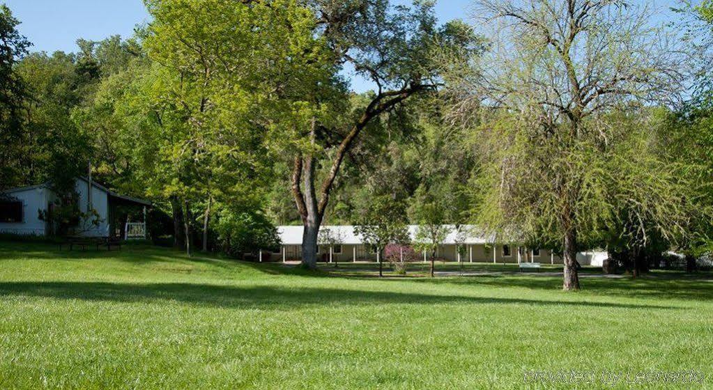 Vichy Springs Resort Юкайа Экстерьер фото